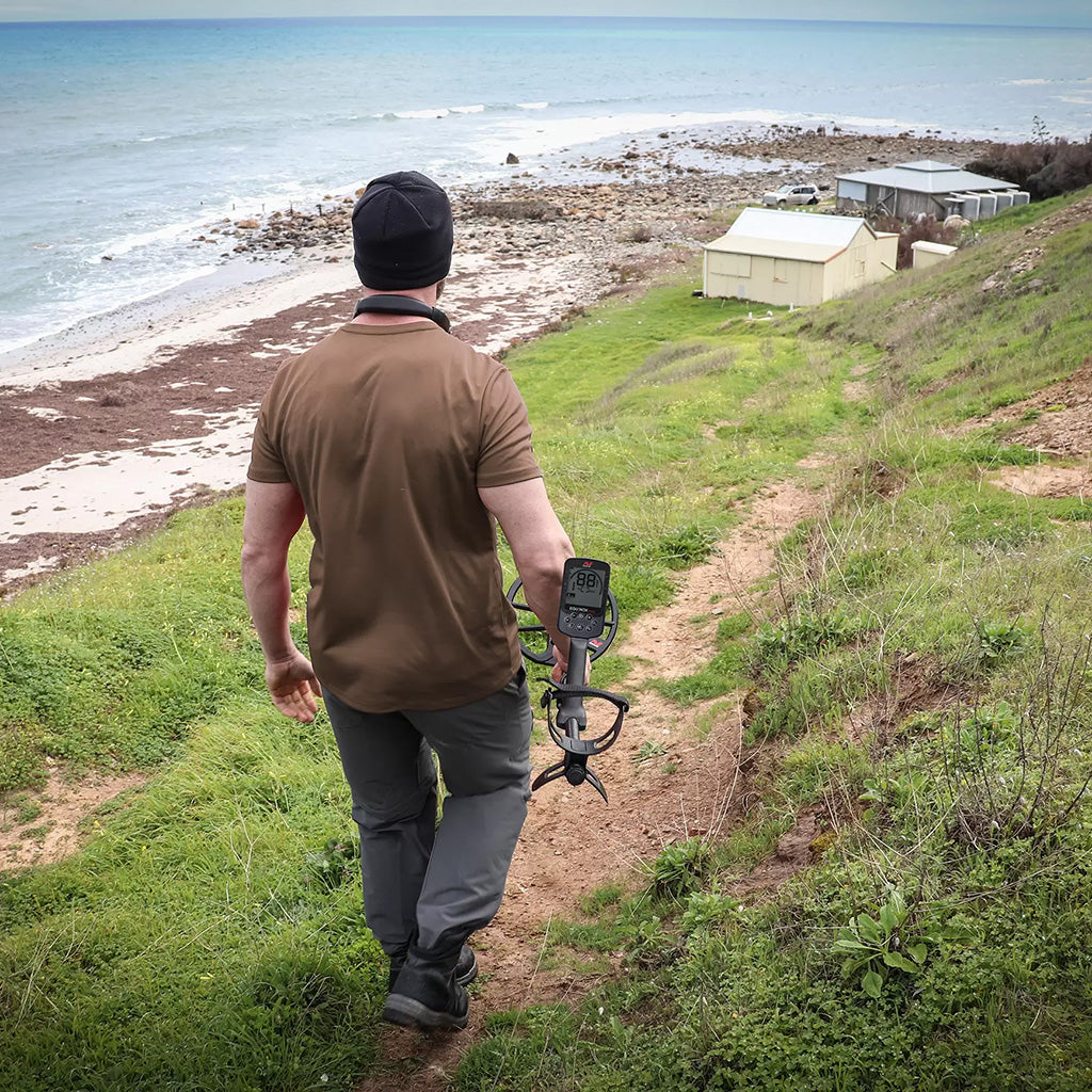 Minelab EQUINOX 900 All Terrain All Target Detector